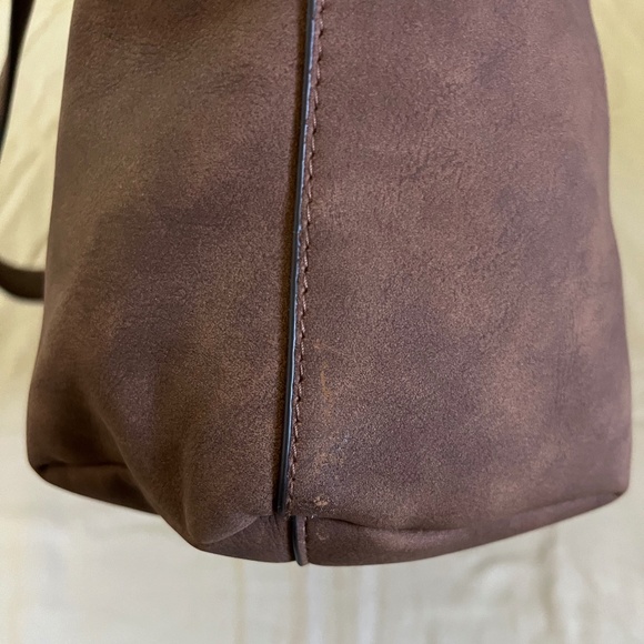 Universal Thread- Bucket Shoulder Bag Brown - Picture 7 of 7